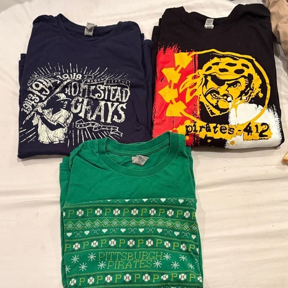 Gildan Tops - Bundle of Pittsburgh Pirates Unisex T-shirts Size XL - All From Games!
